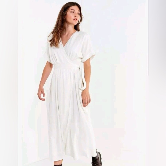 Urban Outfitters Gabrielle Linen Wrap Midi Dress Ivory - Picture 4 of 17